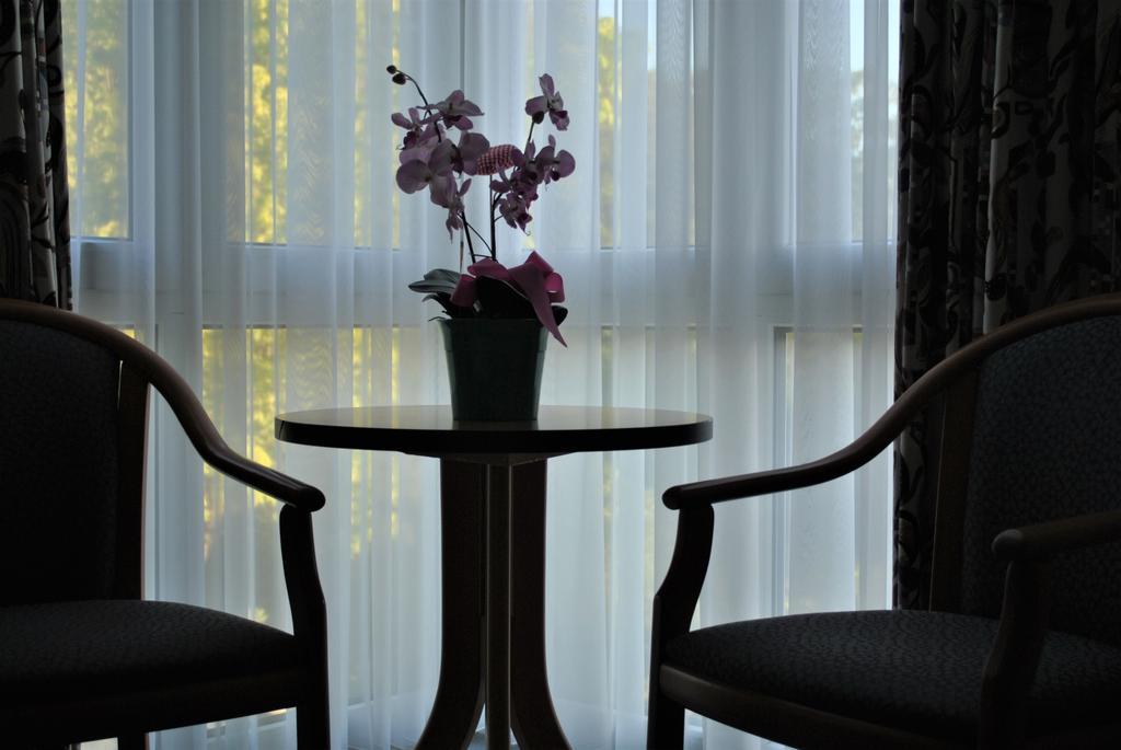 Hotel Garni Am Schäfersberg Niedernhausen Zimmer foto